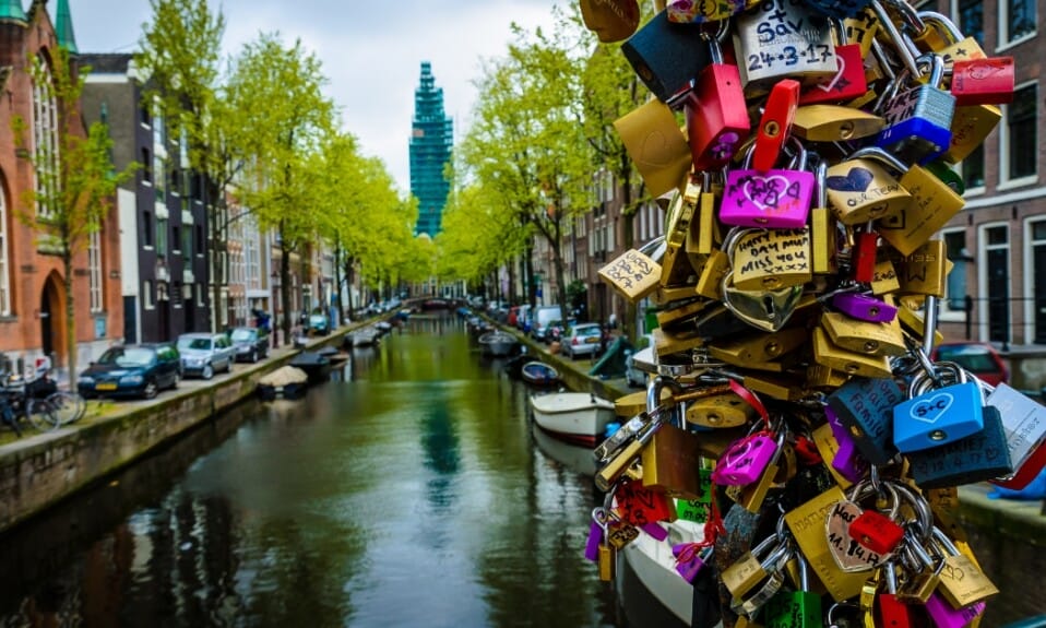 Liefde op het water: de magie van Amsterdamse grachten