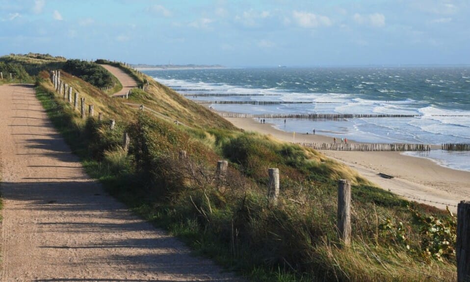 Zon, zee en zand: Ontdek de stranden en duinen van Zeeland